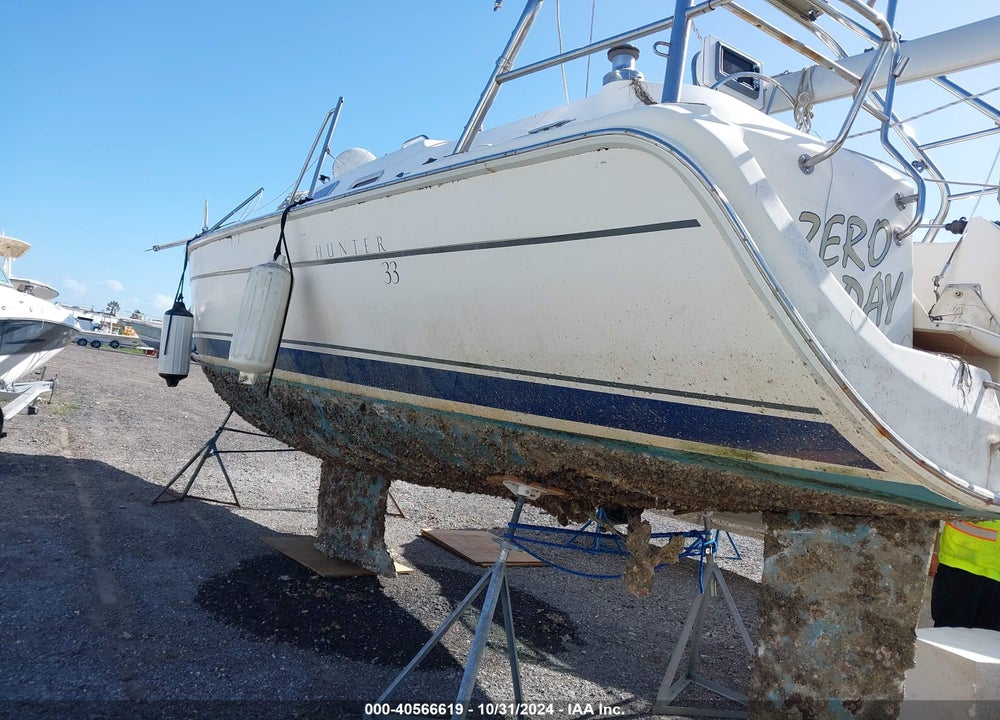 2004 HUNTER 31FT SAILBOAT VIN: HUN33160C404