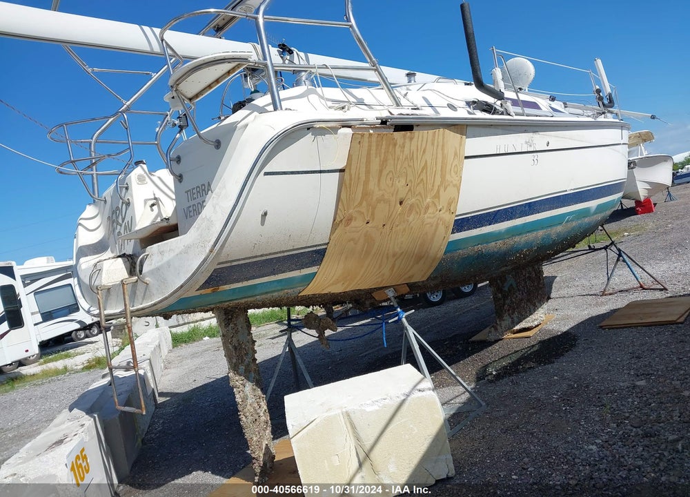 2004 HUNTER 31FT SAILBOAT VIN: HUN33160C404