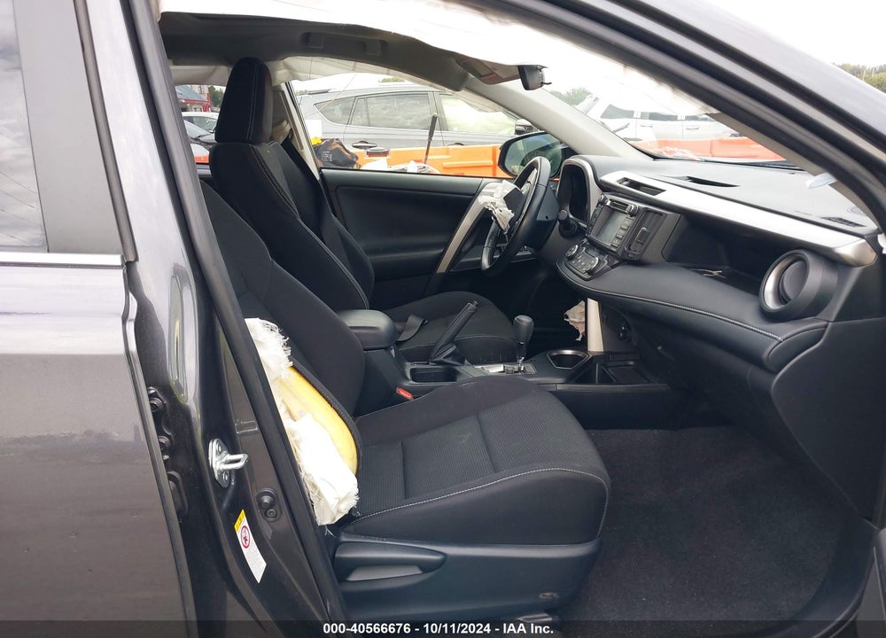 2018 TOYOTA RAV4 ADVENTURE/XLE VIN: JTMRFREV6JJ727850