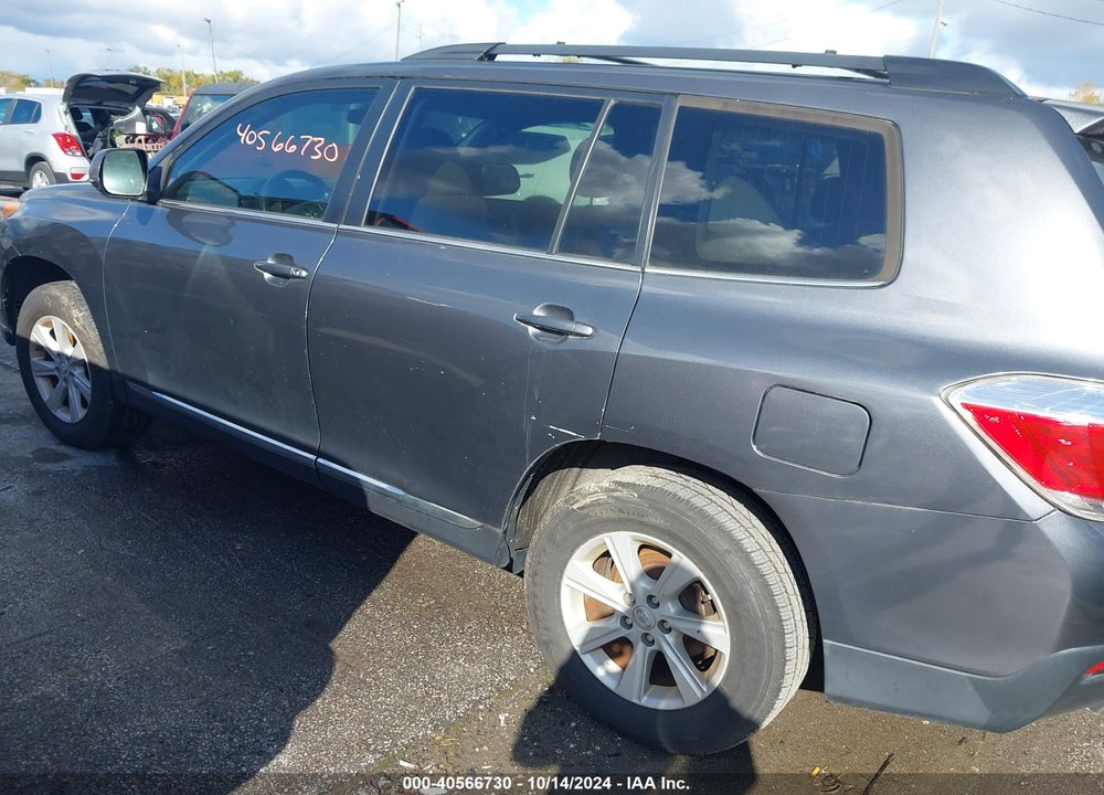 2013 TOYOTA HIGHLANDER BASE PLUS VIN: 5TDZA3EH6DS035889
