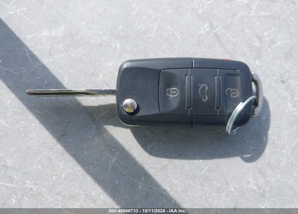 2002 VOLKSWAGEN NEW BEETLE GLX VIN: 3VWDD21C32M409827