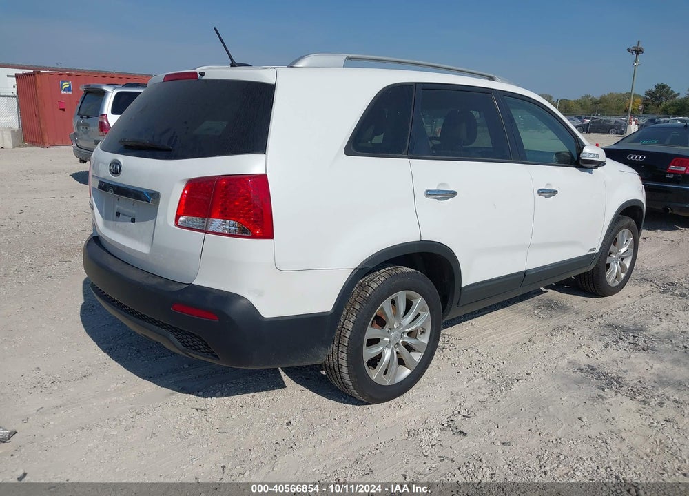 2011 KIA SORENTO LX V6 VIN: 5XYKTDA22BG092944
