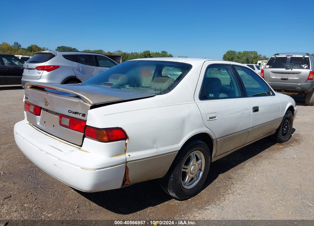 1997 TOYOTA CAMRY LE VIN: 4T1BG22K3VU124192