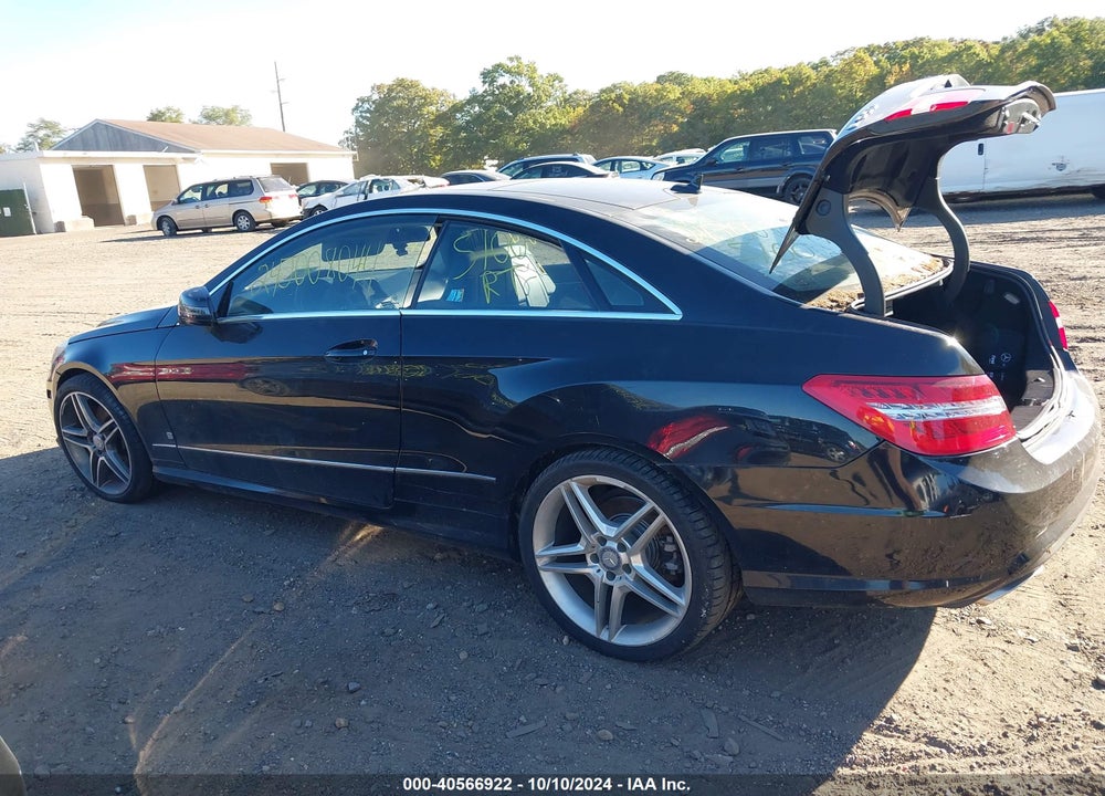 2011 MERCEDES-BENZ E 550 VIN: WDDKJ7CB1BF070608