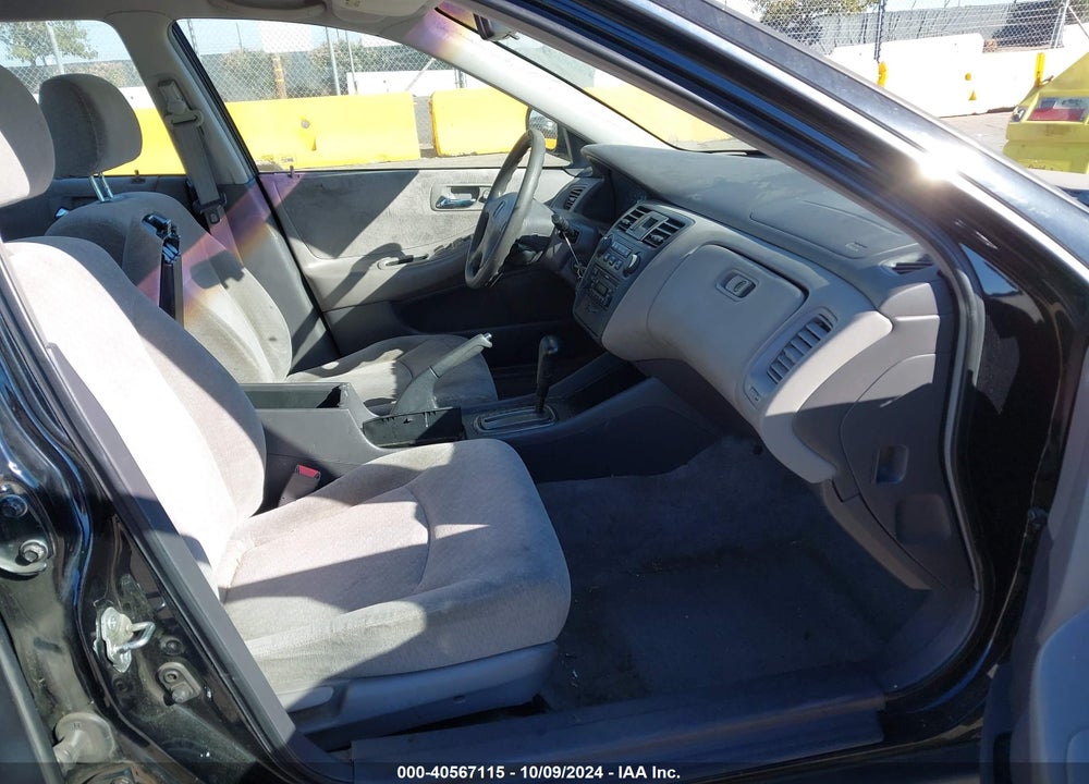 2002 HONDA ACCORD 2.3 LX VIN: 1HGCG66572A106037