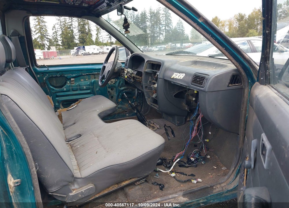 1995 NISSAN TRUCK XE VIN: 1N6SD11Y1SC475999