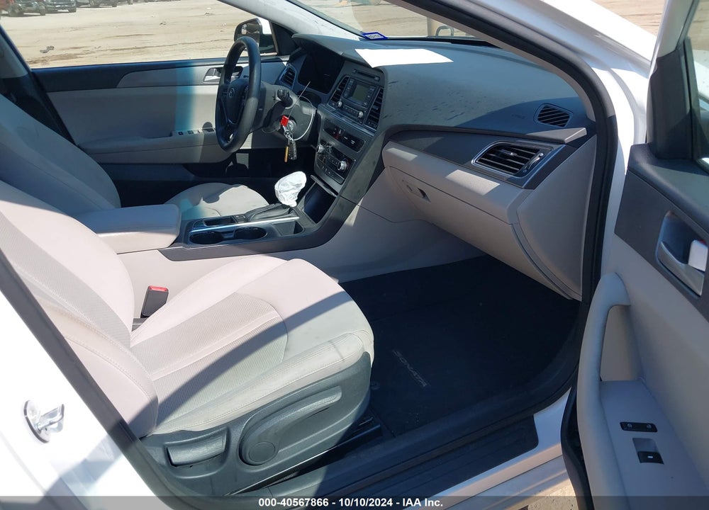 2015 HYUNDAI SONATA SE VIN: 5NPE24AF1FH226473