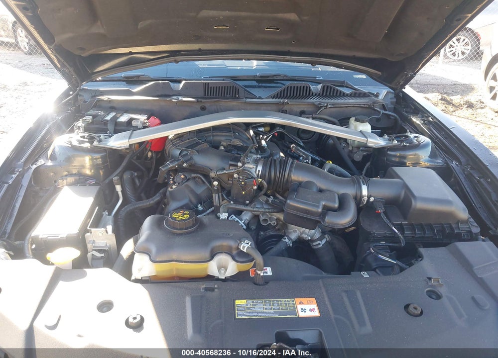 2014 FORD MUSTANG V6 VIN: 1ZVBP8EM4E5311419