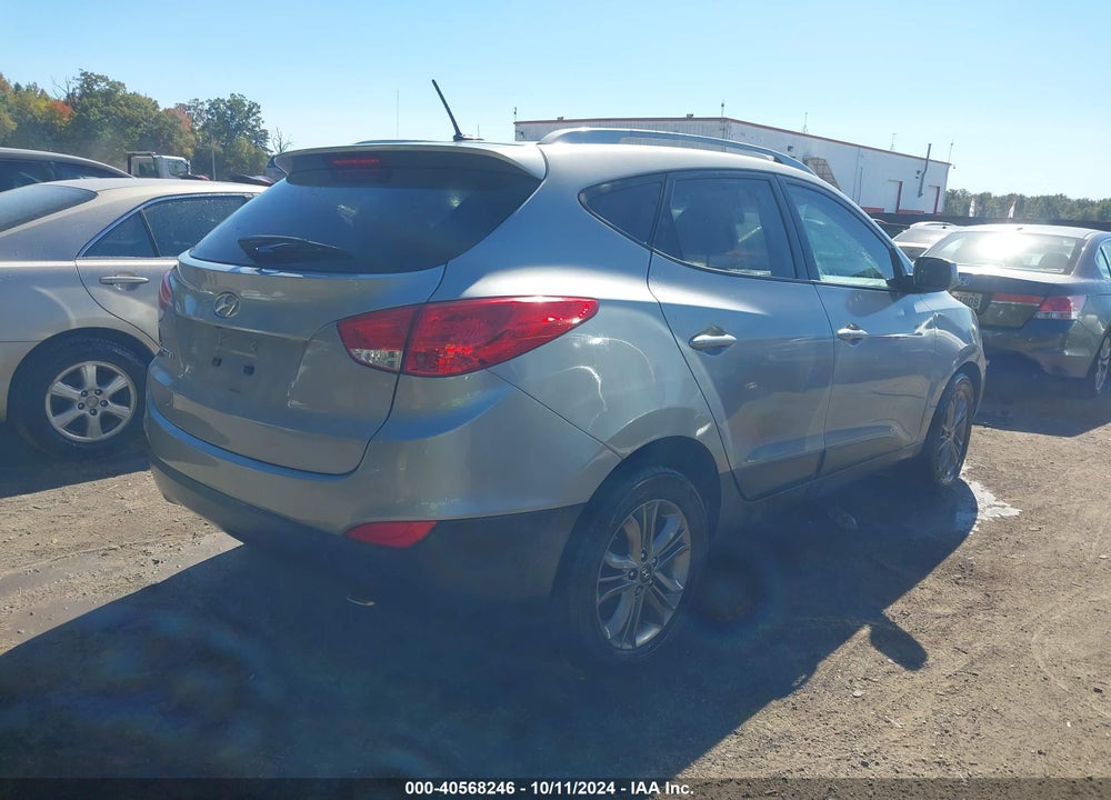 2015 HYUNDAI TUCSON SE VIN: KM8JU3AG8FU979270