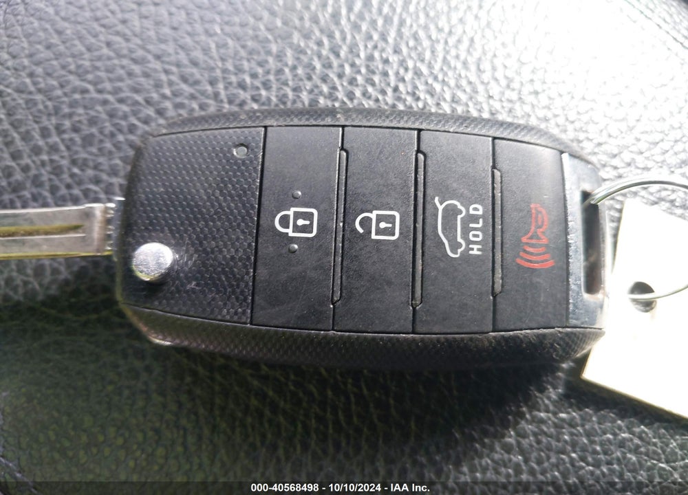 2014 KIA SORENTO LX VIN: 5XYKTCA63EG501678