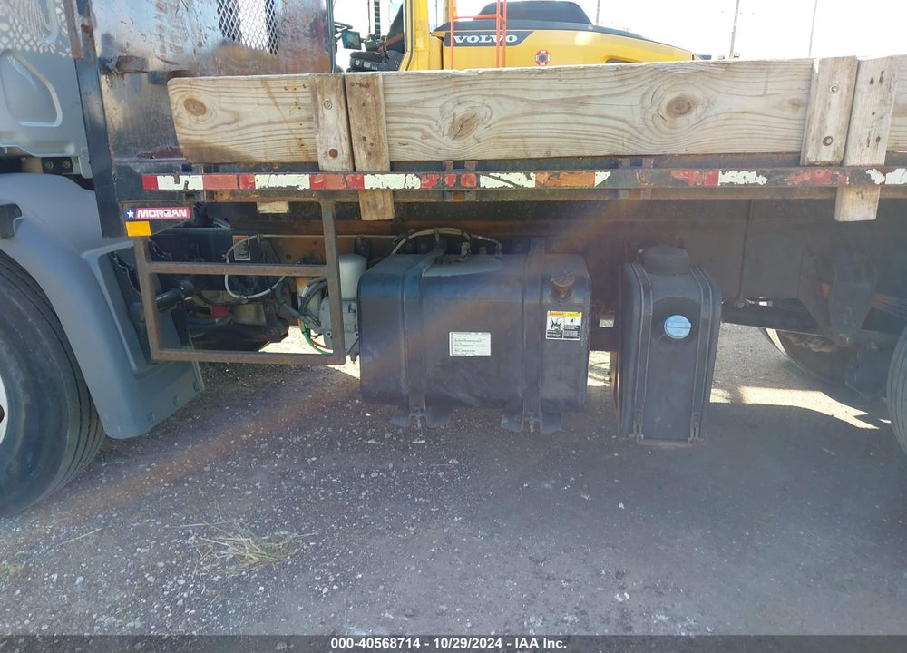 2017 KENWORTH K100E VIN: 3BKJHM6X0HF581429