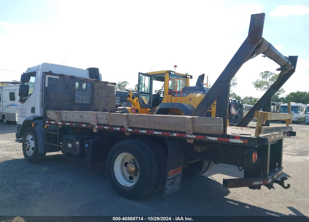 2017 KENWORTH K100E VIN: 3BKJHM6X0HF581429