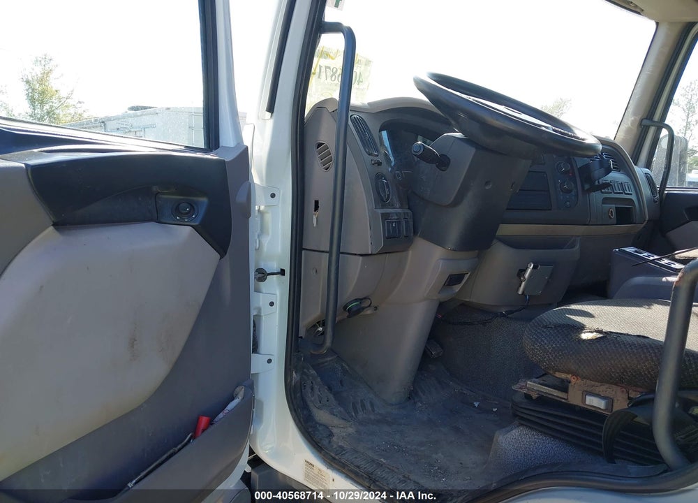 2017 KENWORTH K100E VIN: 3BKJHM6X0HF581429