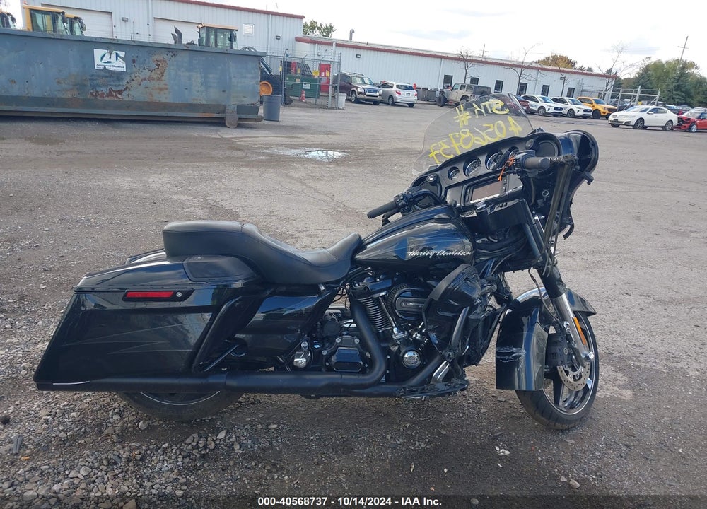 2017 HARLEY-DAVIDSON FLHXSE CVO STREET GLIDE VIN: 1HD1PXF13HB960033
