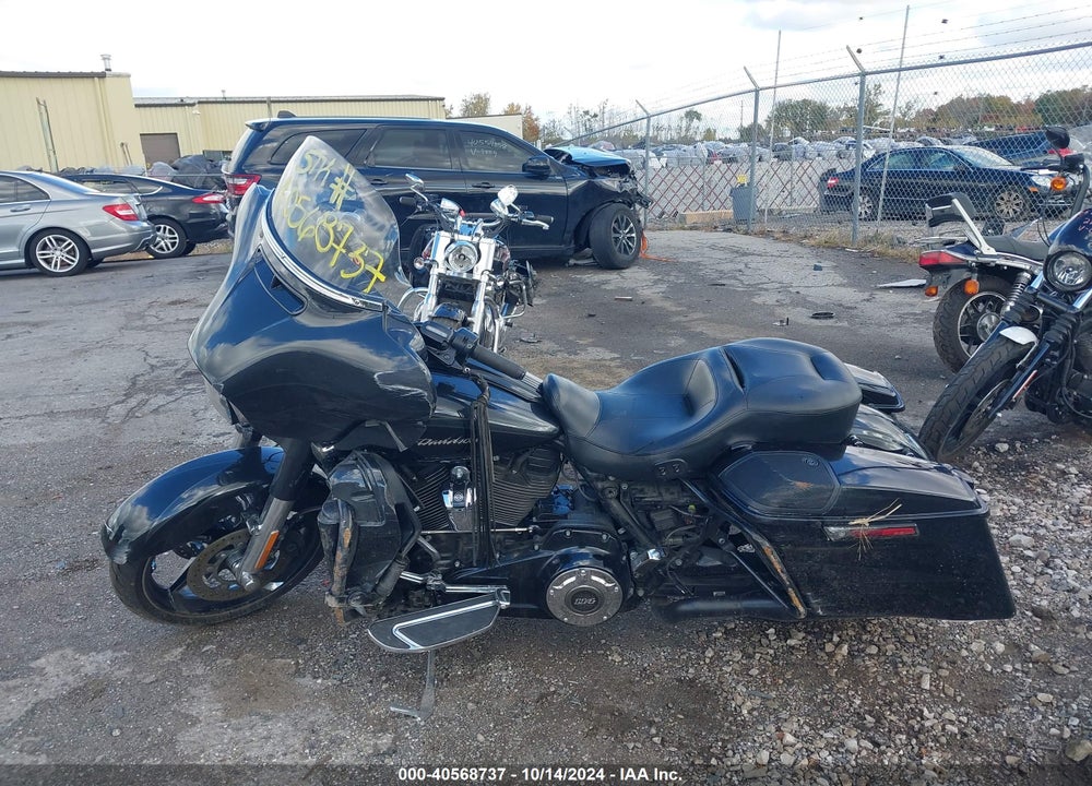 2017 HARLEY-DAVIDSON FLHXSE CVO STREET GLIDE VIN: 1HD1PXF13HB960033