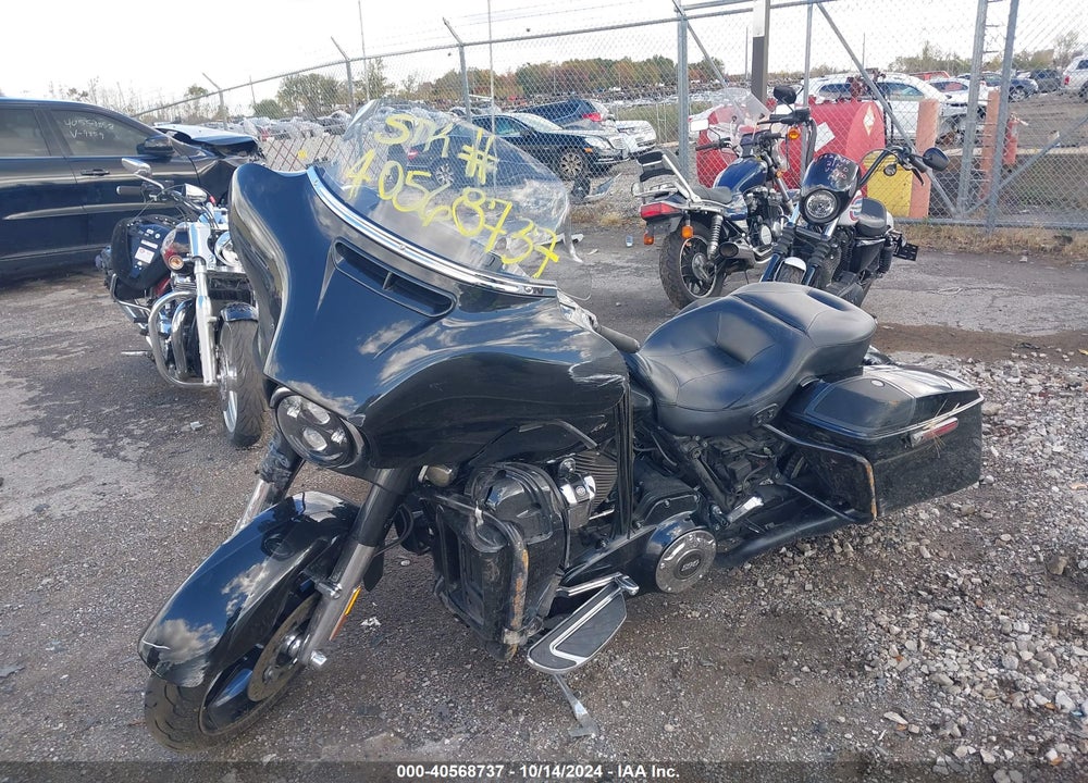 2017 HARLEY-DAVIDSON FLHXSE CVO STREET GLIDE VIN: 1HD1PXF13HB960033