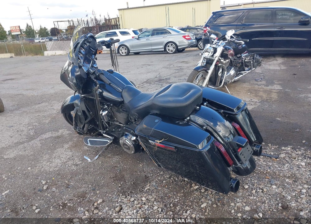 2017 HARLEY-DAVIDSON FLHXSE CVO STREET GLIDE VIN: 1HD1PXF13HB960033