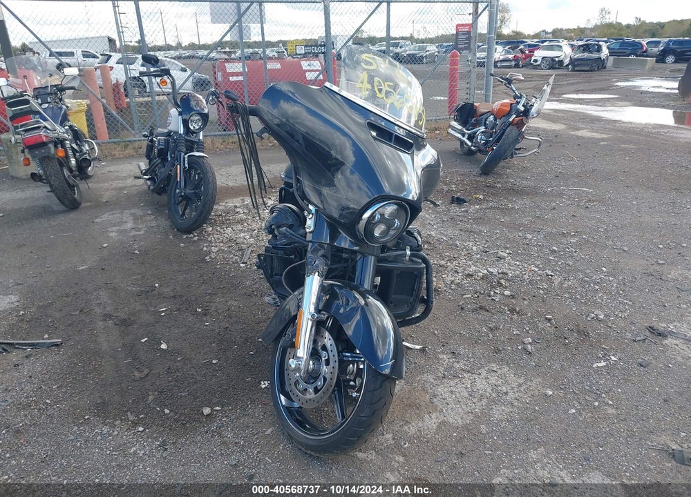 2017 HARLEY-DAVIDSON FLHXSE CVO STREET GLIDE VIN: 1HD1PXF13HB960033