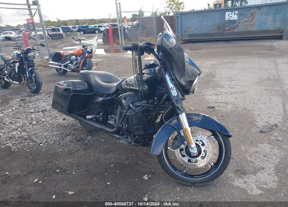 2017 HARLEY-DAVIDSON FLHXSE CVO STREET GLIDE VIN: 1HD1PXF13HB960033