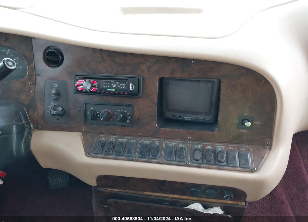 2000 FORD F550 SUPER DUTY STRIPPED CHASS VIN: 1FCNF53S6Y0A00692