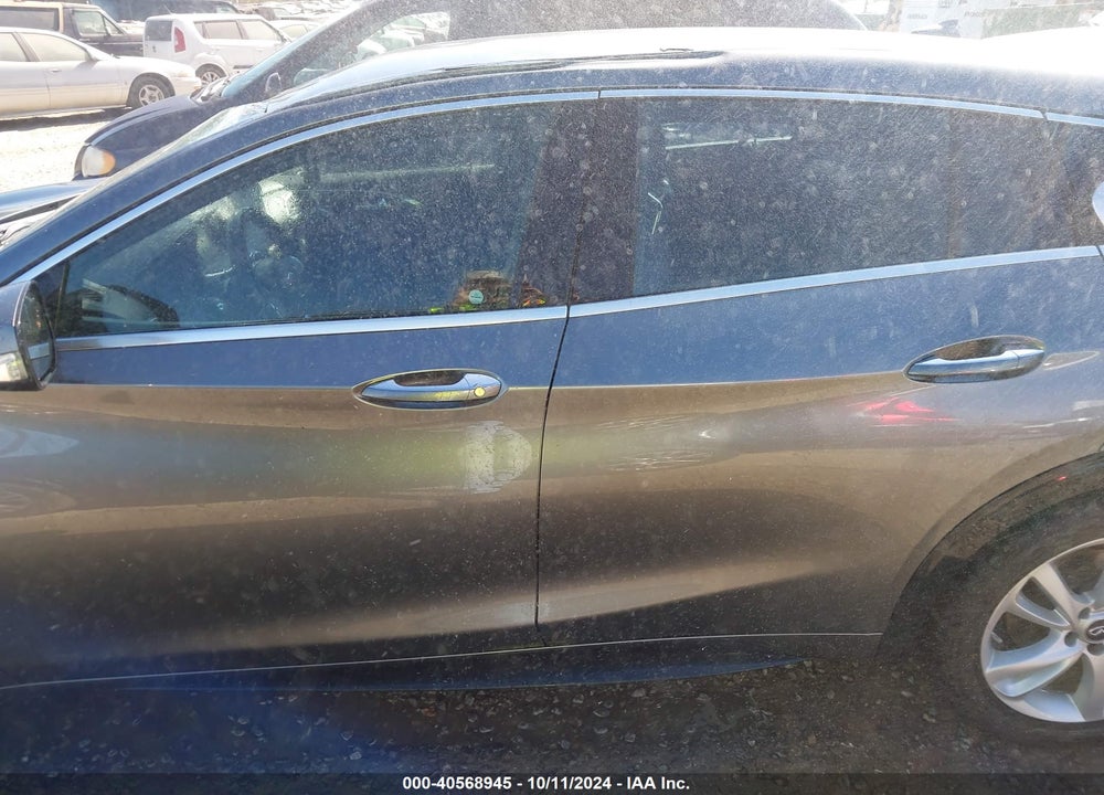 2018 INFINITI QX30 LUXURY VIN: SJKCH5CP2JA056686