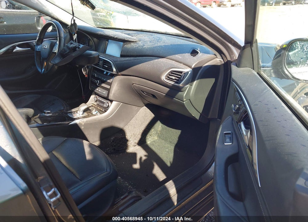 2018 INFINITI QX30 LUXURY VIN: SJKCH5CP2JA056686