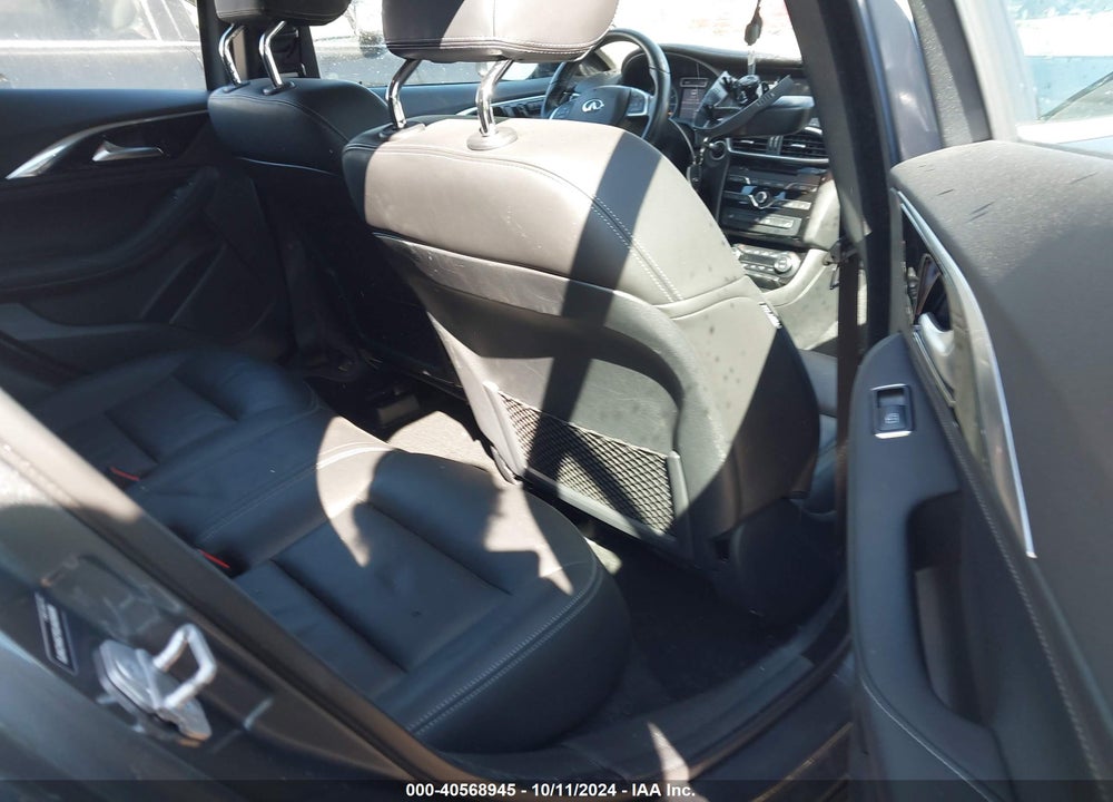 2018 INFINITI QX30 LUXURY VIN: SJKCH5CP2JA056686