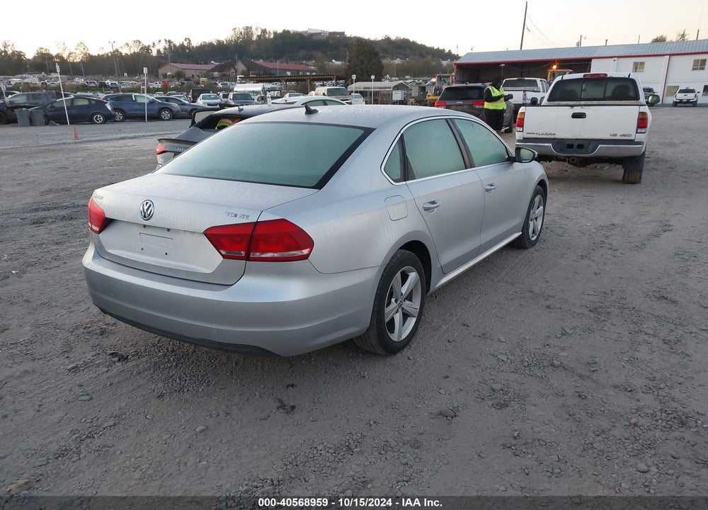 2012 VOLKSWAGEN PASSAT 2.0L TDI SE VIN: 1VWBN7A34CC036883