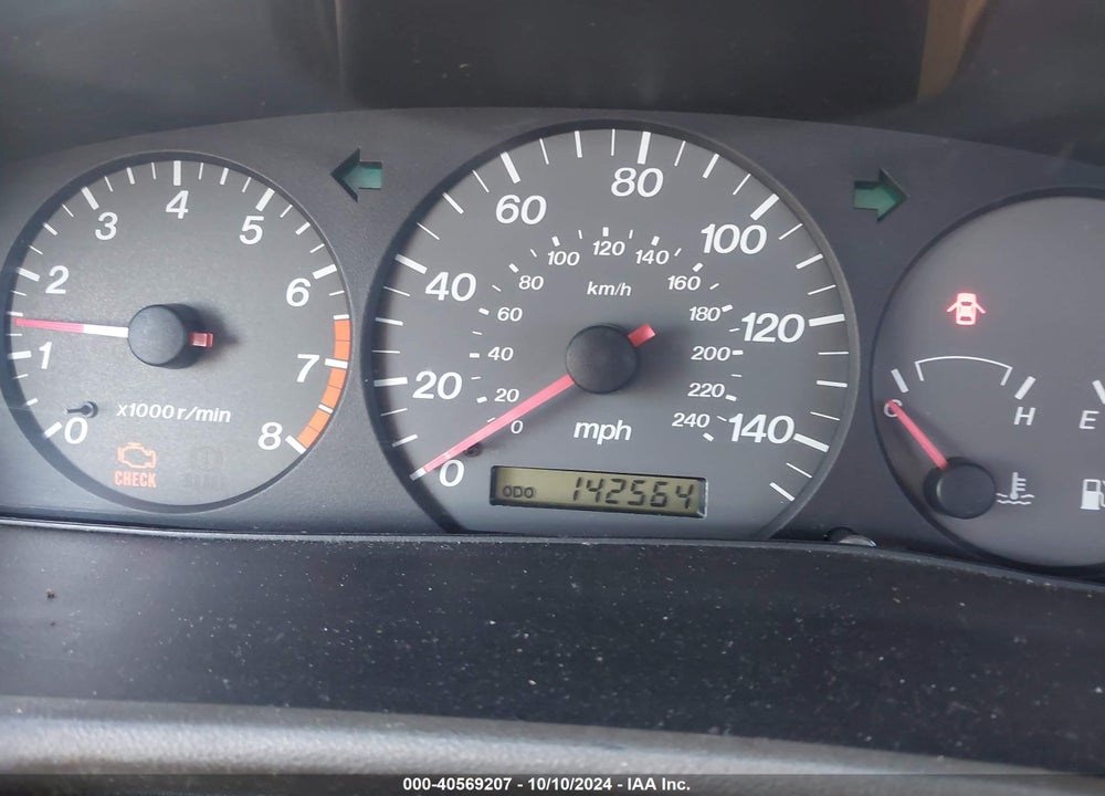 2000 MAZDA 626 ES/LX VIN: 1YVGF22C8Y5105149