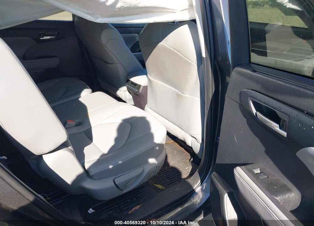 2021 TOYOTA HIGHLANDER XLE VIN: 5TDGZRBH5MS132105