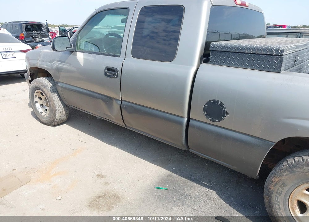 2000 CHEVROLET SILVERADO 1500 LS VIN: 1GCEK19T8YE132148