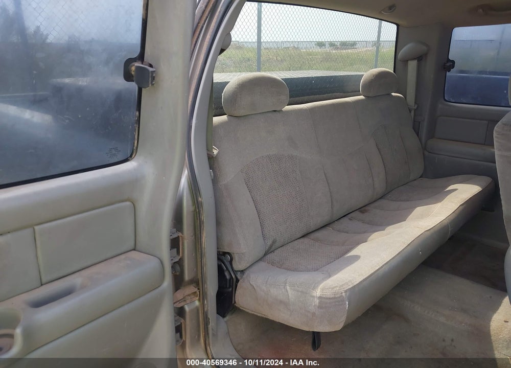 2000 CHEVROLET SILVERADO 1500 LS VIN: 1GCEK19T8YE132148