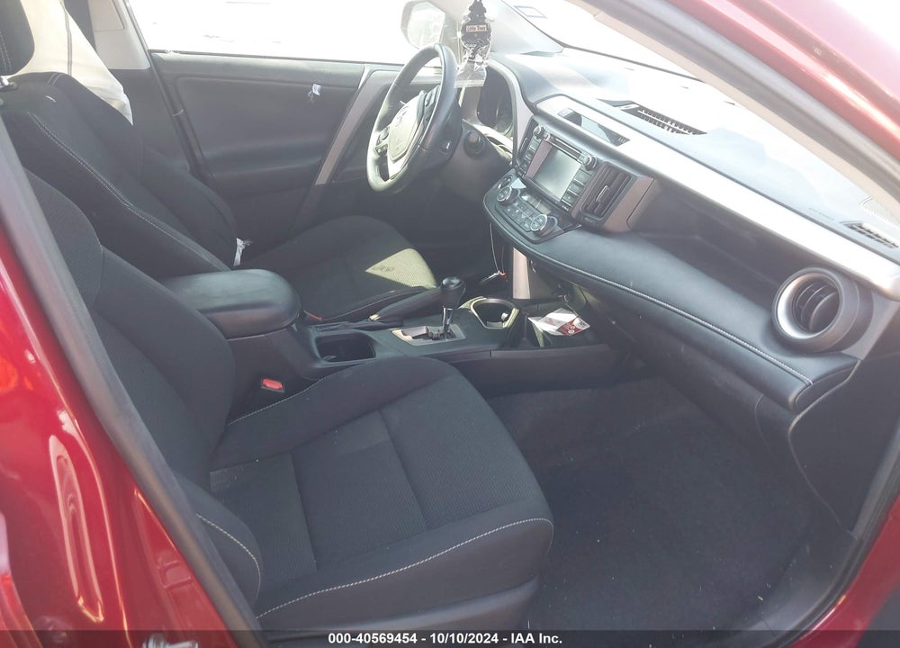 2018 TOYOTA RAV4 ADVENTURE/XLE VIN: 2T3WFREVXJW429953