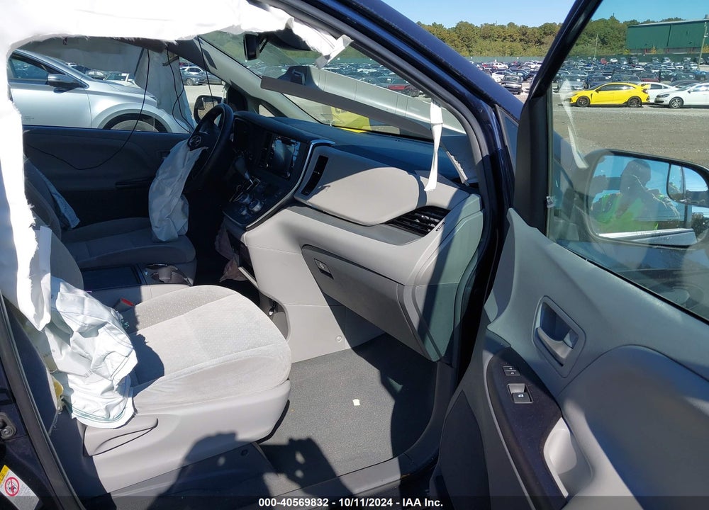 2019 TOYOTA SIENNA LE 8 PASSENGER VIN: 5TDKZ3DC2KS008251