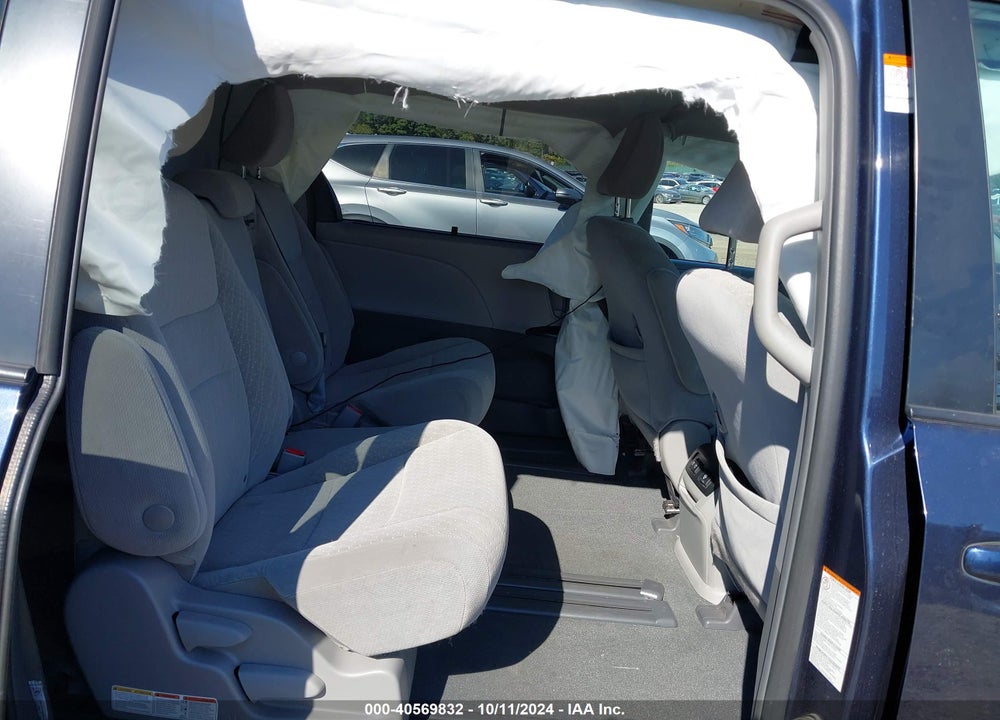 2019 TOYOTA SIENNA LE 8 PASSENGER VIN: 5TDKZ3DC2KS008251