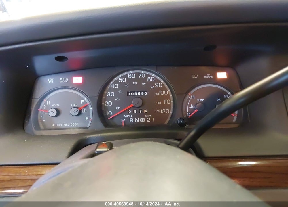 2001 FORD CROWN VICTORIA VIN: 2FAFP74W61X140544