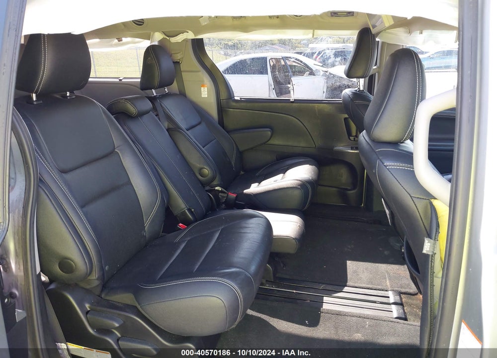 2017 TOYOTA SIENNA SE VIN: 5TDXZ3DC3HS873146
