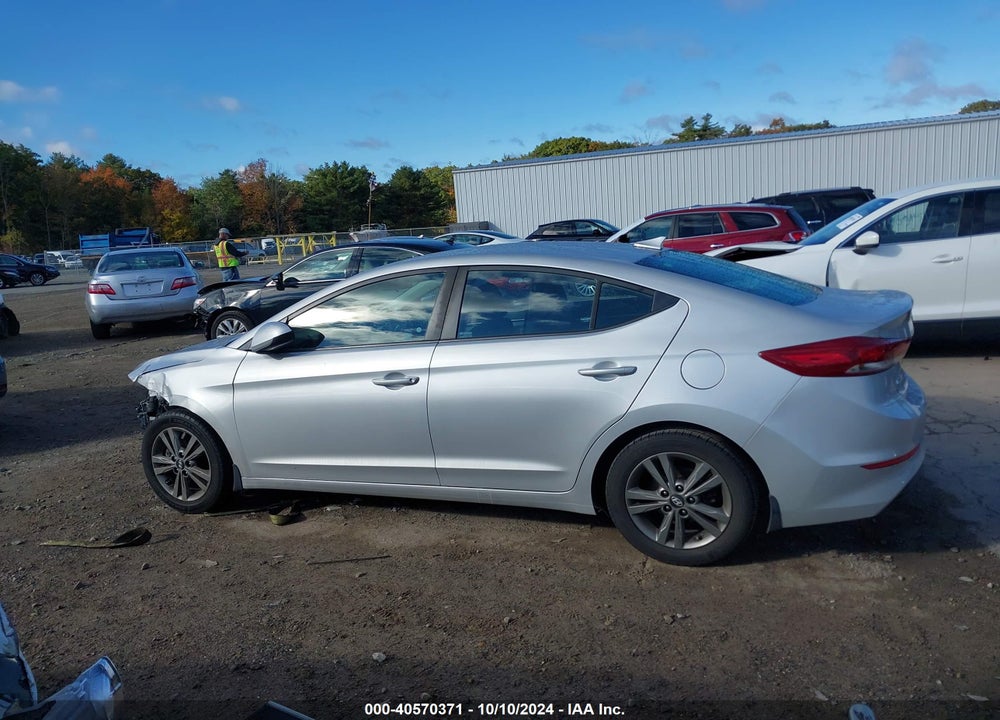 2018 HYUNDAI ELANTRA SEL VIN: 5NPD84LF4JH276882