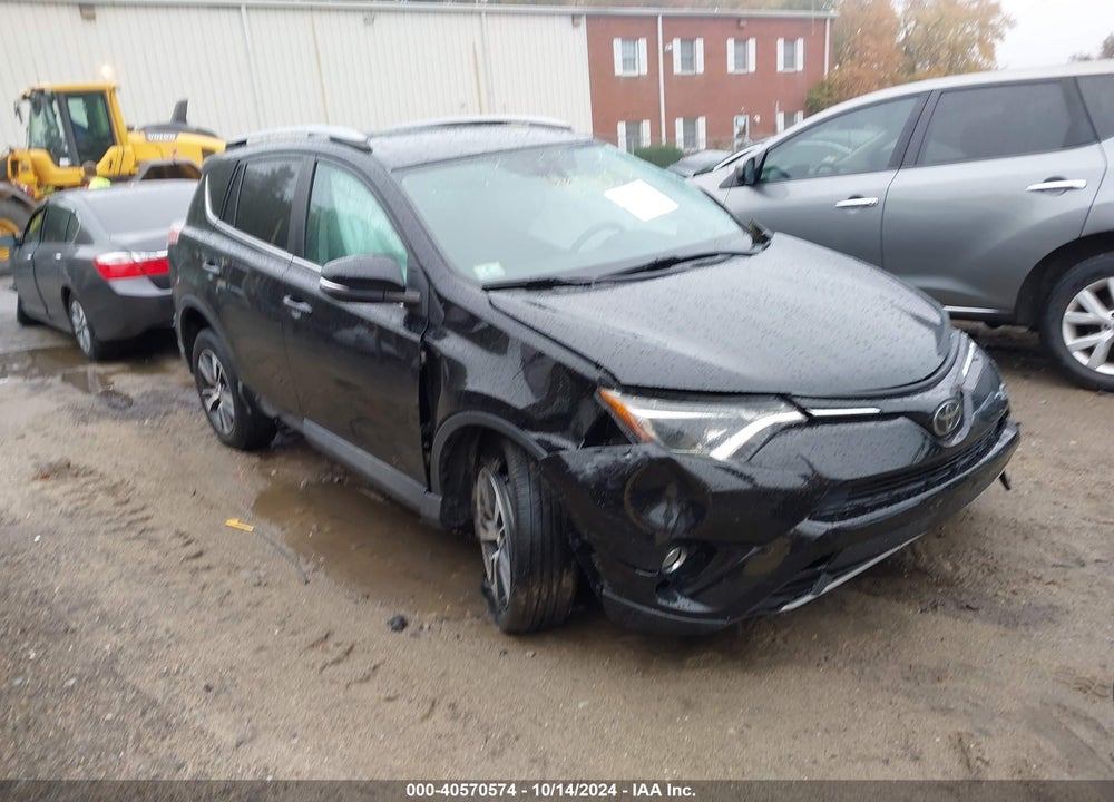 2018 TOYOTA RAV4 ADVENTURE/XLE VIN: 2T3RFREV8JW752315