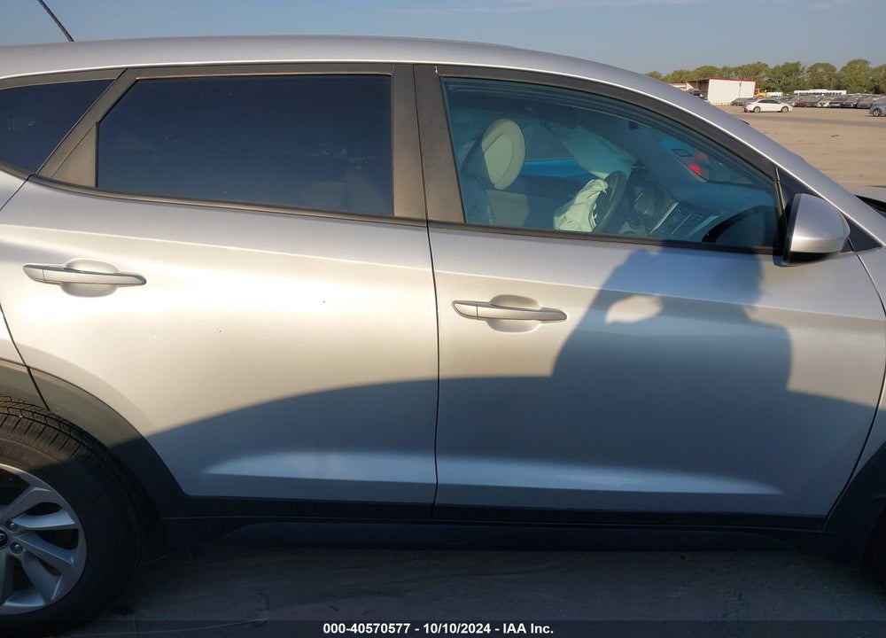 2016 HYUNDAI TUCSON SE VIN: KM8J23A43GU240546