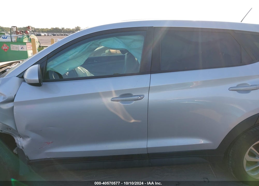 2016 HYUNDAI TUCSON SE VIN: KM8J23A43GU240546