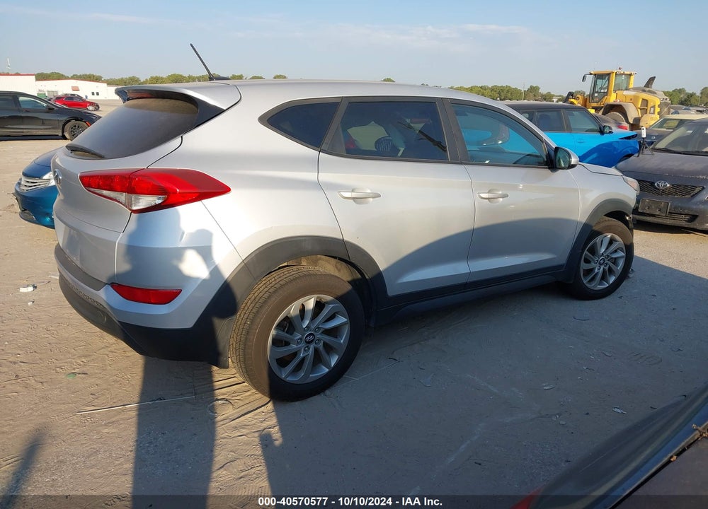 2016 HYUNDAI TUCSON SE VIN: KM8J23A43GU240546