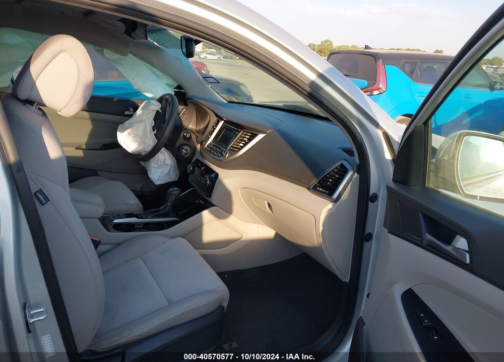 2016 HYUNDAI TUCSON SE VIN: KM8J23A43GU240546