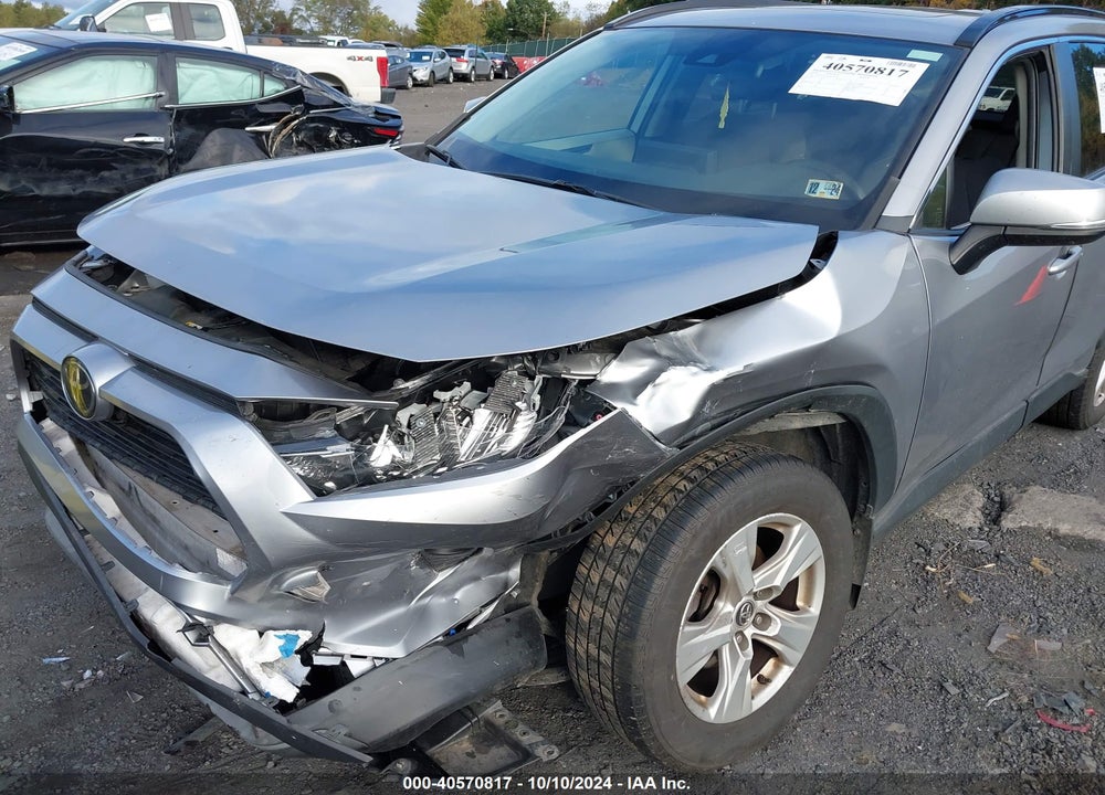 2019 TOYOTA RAV4 XLE VIN: JTMP1RFV1KD500795
