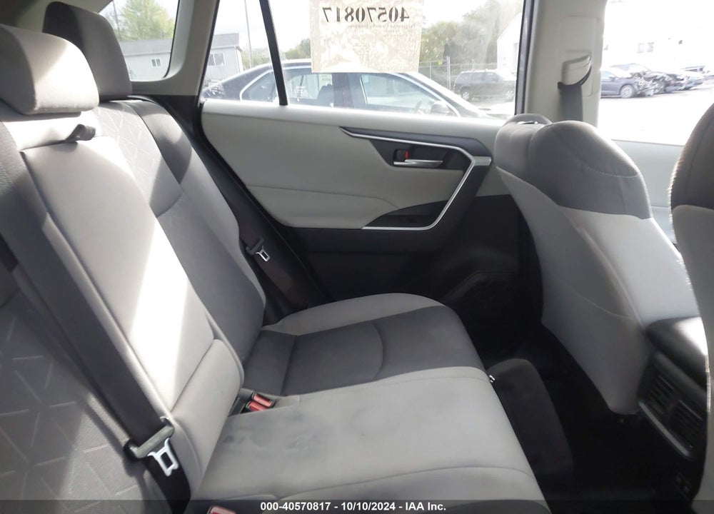 2019 TOYOTA RAV4 XLE VIN: JTMP1RFV1KD500795