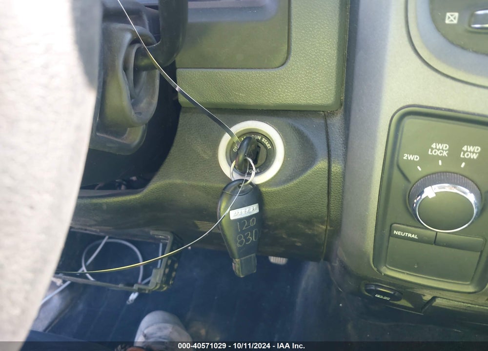2013 RAM 2500 TRADESMAN VIN: 3C6UR5HL8DG600471