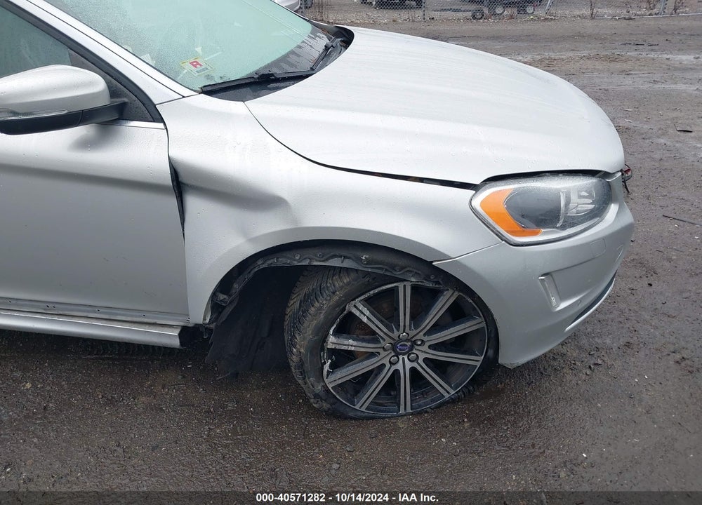 2017 VOLVO XC60 T6 INSCRIPTION VIN: YV449MRUXH2023805