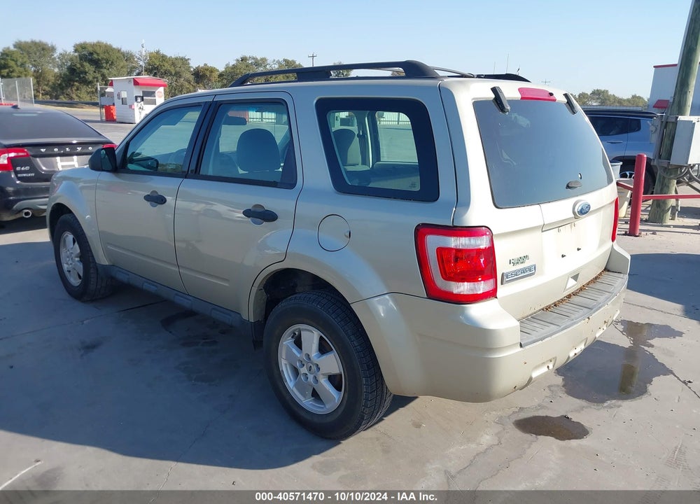 2011 FORD ESCAPE XLS VIN: 1FMCU0C72BKA81192