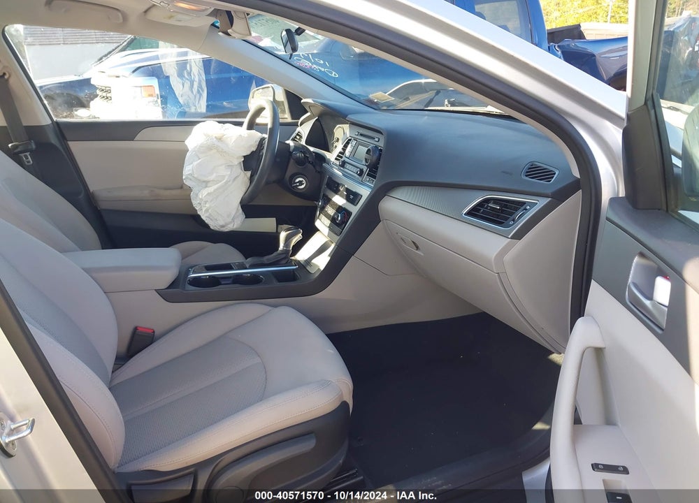 2015 HYUNDAI SONATA SE VIN: 5NPE24AF6FH156890