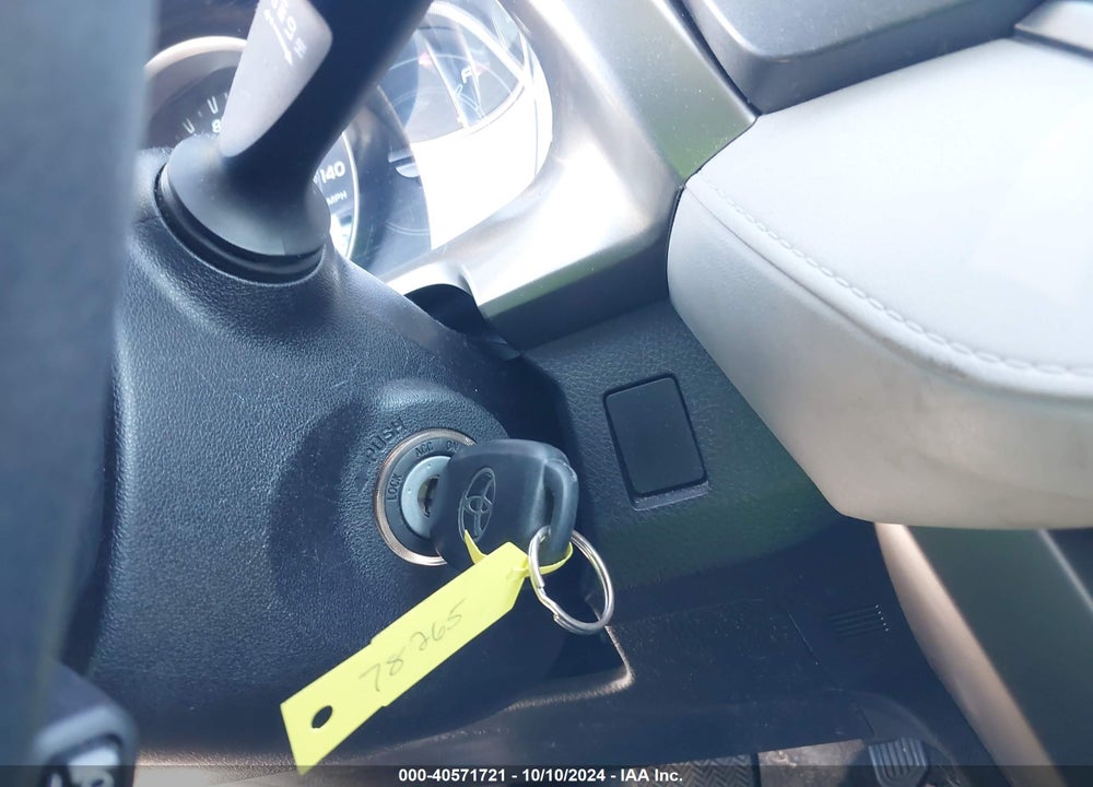 2015 TOYOTA RAV4 LE VIN: JTMBFREVXFJ032361